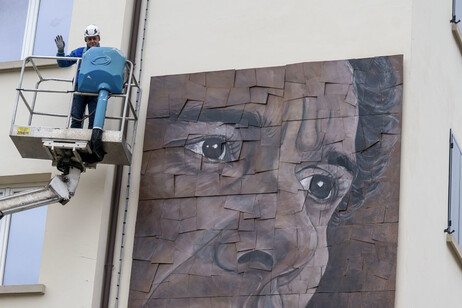 A Imola il murale 'Saudade: il volto di Senna'